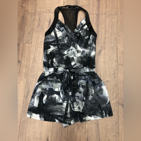 GUESS LOS ANGELES MESH RACER BACK ROMPER IN SIZE EXTRA SMALL - Picture 6 of 9